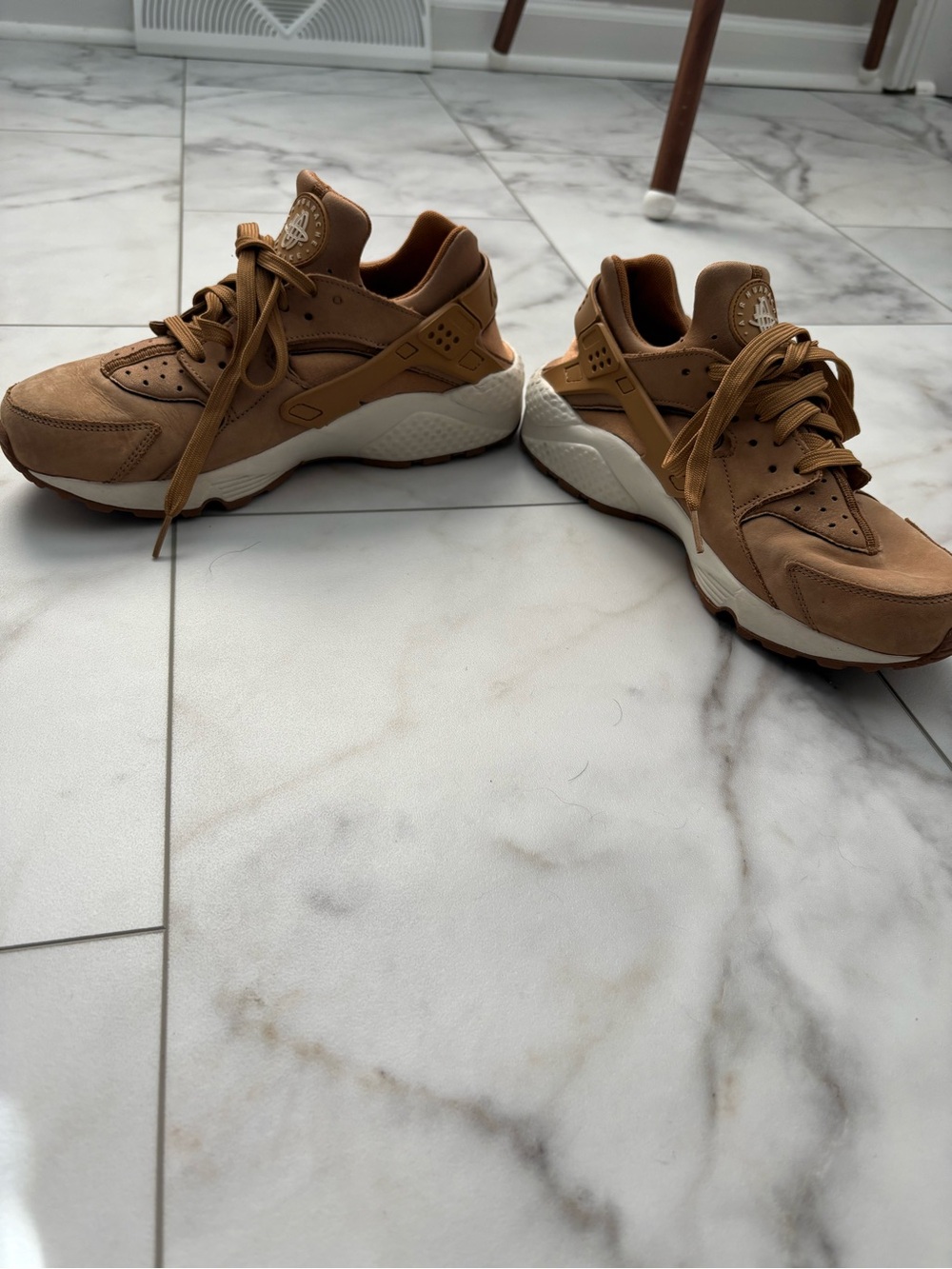 Nike Men’s Huarache Sneaker - Tan/Brown - Picture 8 of 9
